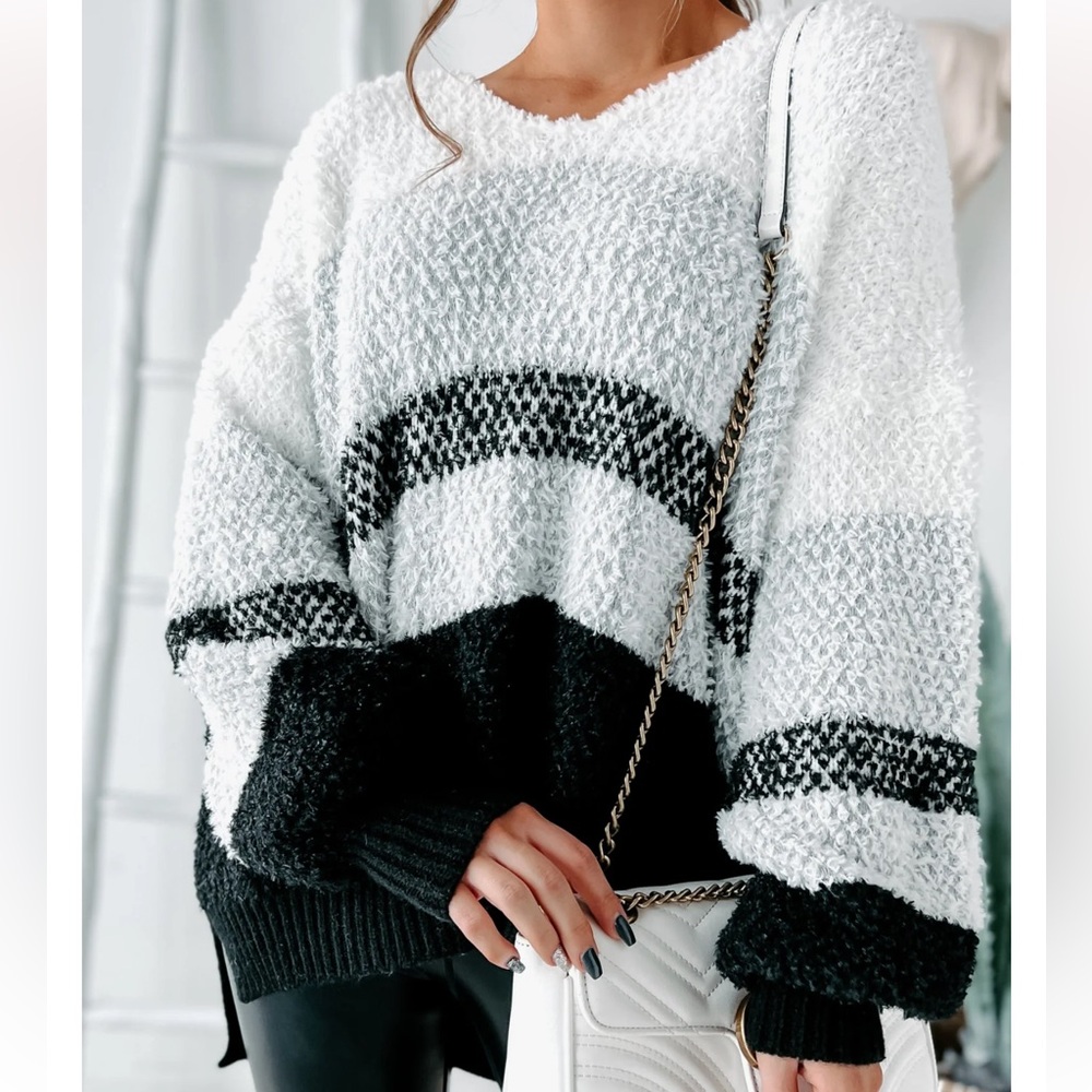 NanaMacs White & Black Sweater Tunic Size Large
